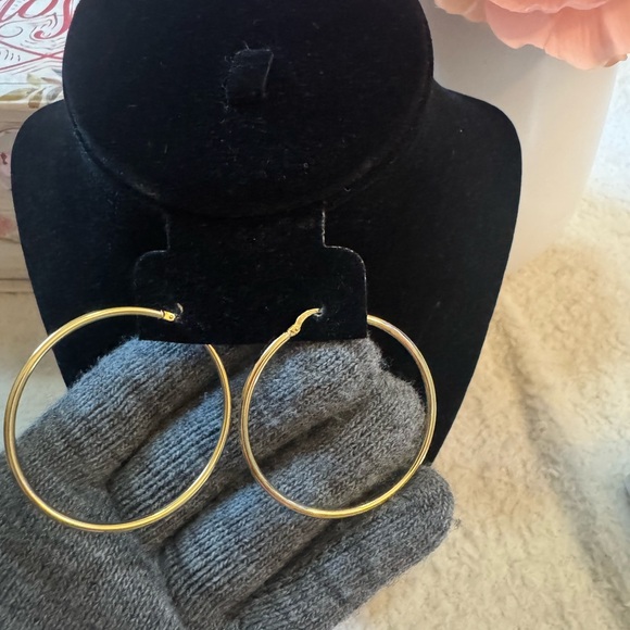 18k Real Gold Hoop Earrings - Picture 6 of 9